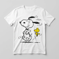 Mockup de polera Snoopy y Woodstock bailando